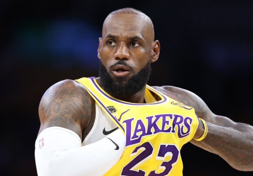 kaiyun-曝詹姆斯下赛季继续征战NBA！不确定留在湖人 争冠实力成第一考量